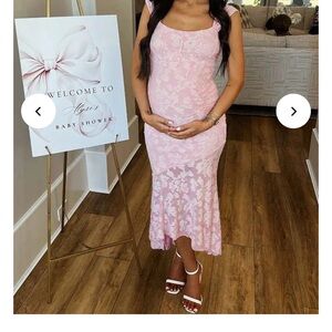 Sleeveless Pink Lace Midi Dress with Scoop Neck